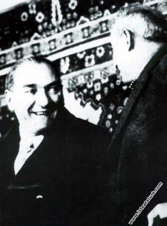 Mustafa Kemal Atatürk Başbakan İnönü ile Ankara'da...