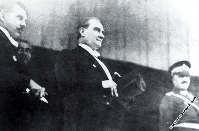 Mustafa Kemal Atatürk Cumhuriyet Bayramı'nda şeref...