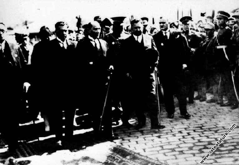 Mustafa Kemal Atatürk'ün İzmit İstasyonu’nunda kar...