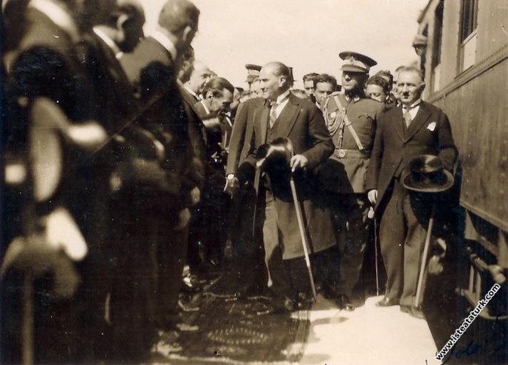 Mustafa Kemal Atatürk'ün İzmit İstasyonu’nunda kar...