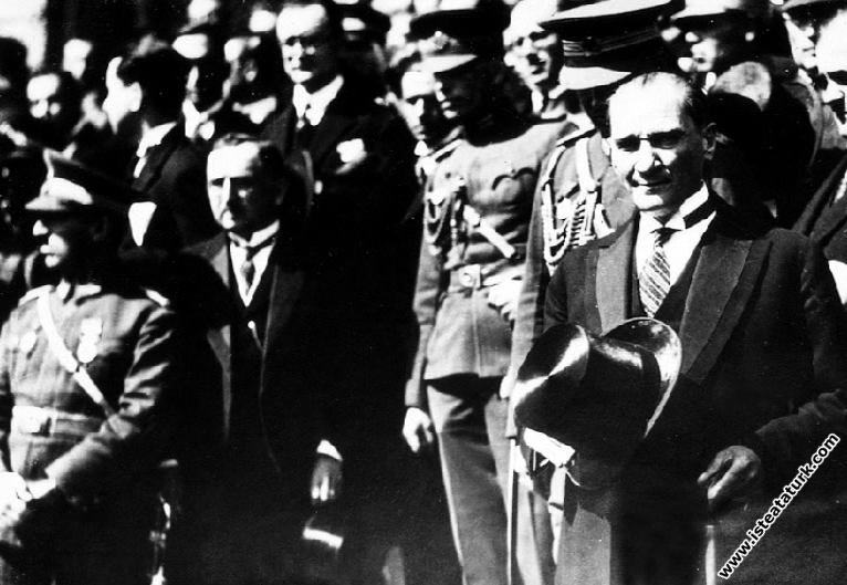 Mustafa Kemal Atatürk'ün İstanbul'a gelişinde Hayd...