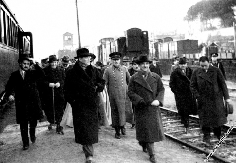 Mustafa Kemal Atatürk'ün İstanbul Haydarpaşa Garı'...