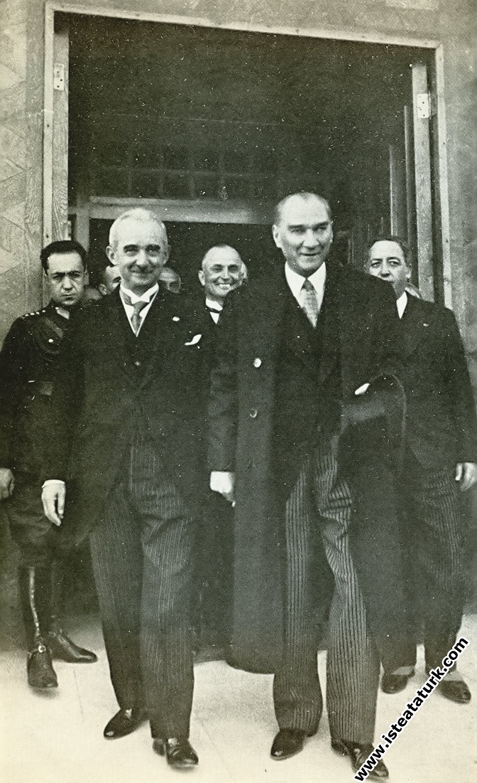 Mustafa Kemal Atatürk ve İsmet İnönü CHP'nin 4. Bü...