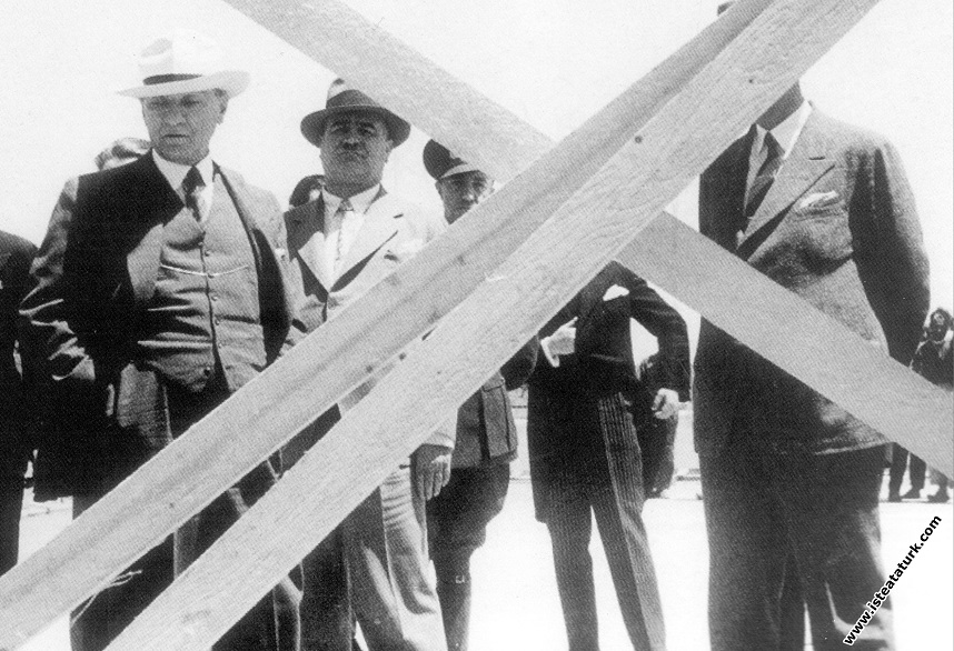 Mustafa Kemal Atatürk Florya'da Deniz Köşk'ü inşaa...