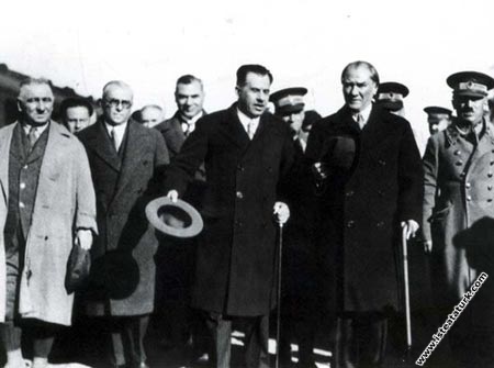 Mustafa Kemal Atatürk Adana'da TBMM Başkanı Kazım ...