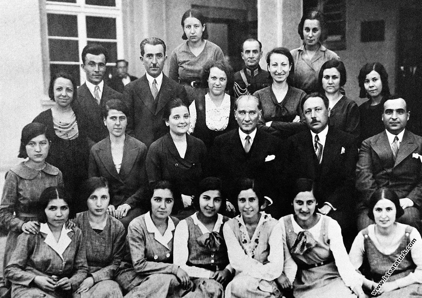Mustafa Kemal Atatürk Ankara Kız Lisesi'nin bitirm...
