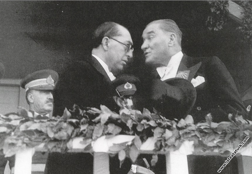 Mustafa Kemal Atatürk  Cumhuriyet'in 10. Yıl Tören...