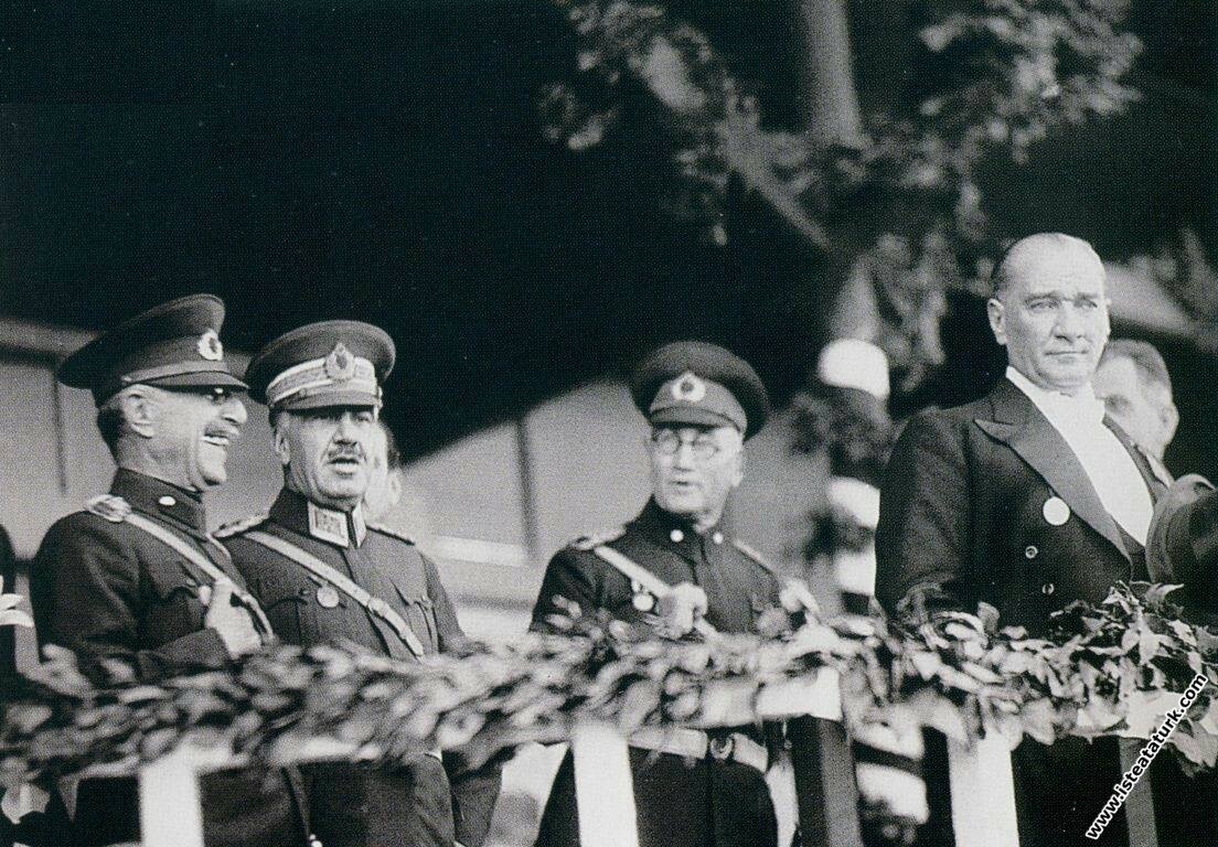 Mustafa Kemal Atatürk Cumhuriyet'in 10. Yıl Törenl...