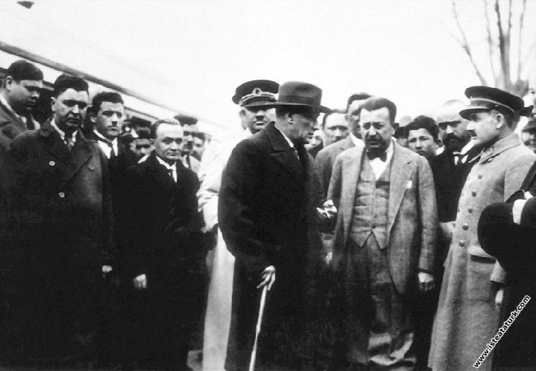 Mustafa Kemal Atatürk'ün Antalya'ya gelirken Balad...