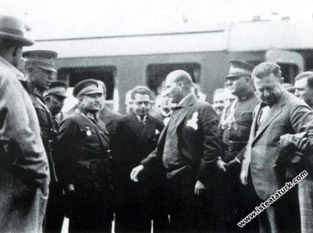 Mustafa Kemal Atatürk Kayseri Garı'nda. (19.11.193...