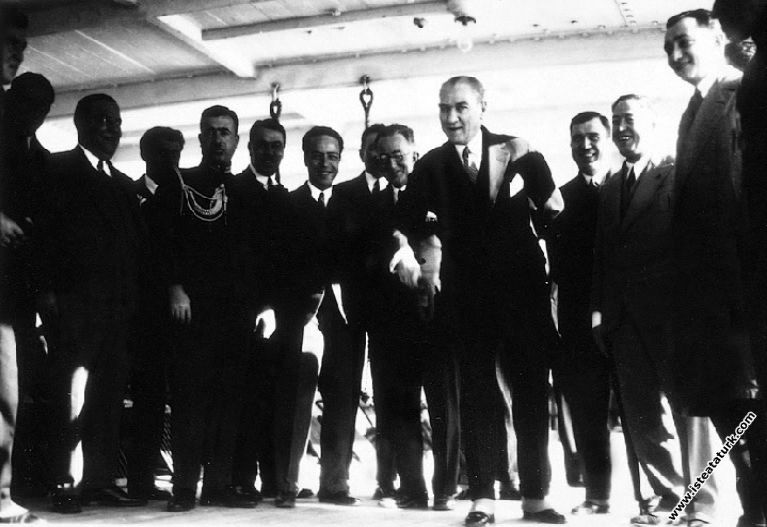 Mustafa Kemal Atatürk Ege Vapuru'yla Trabzon'a gid...