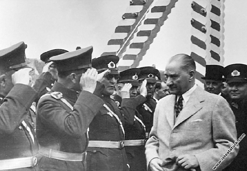 Mustafa Kemal Atatürk'ün Trabzon'a gelişinde tören...