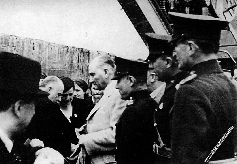 Mustafa Kemal Atatürk'ün Trabzon'a gelişinde tören...