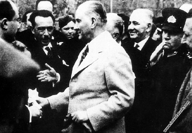 Mustafa Kemal Atatürk'ün Trabzon'a gelişinde tören...