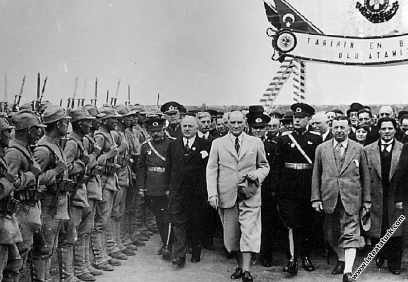 Mustafa Kemal Atatürk'ün Trabzon'a gelişinde tören...