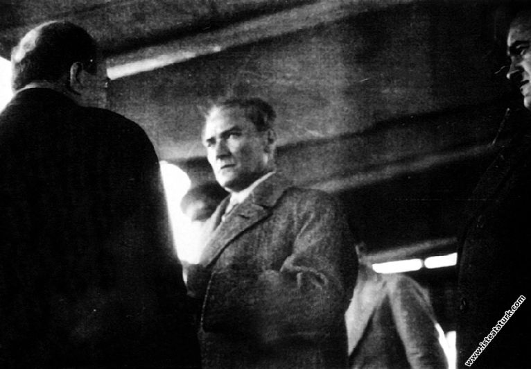 Mustafa Kemal Atatürk, Marmara Vapuru'nda. (08.12....