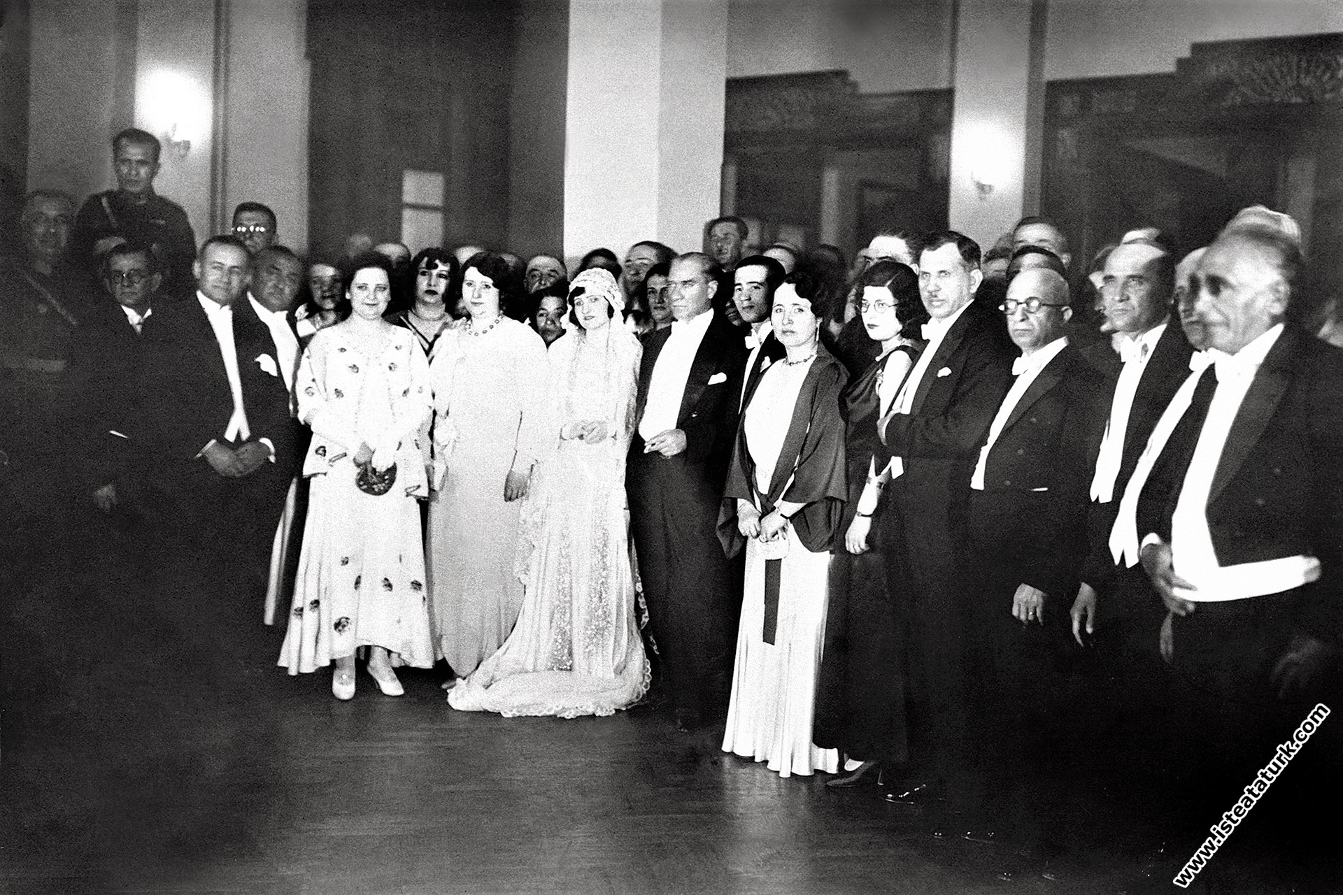 Mustafa Kemal Atatürk Manevi Kızı Nebile'nin evlen...