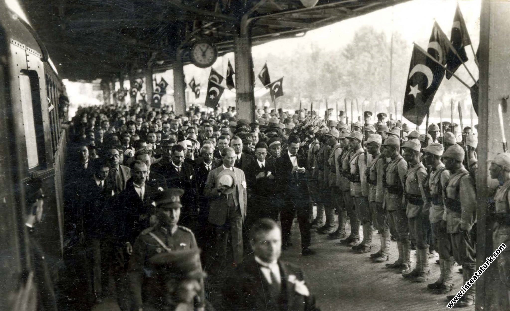 Mustafa Kemal Atatürk'ün İstanbul Tuzla İstasyonu'...