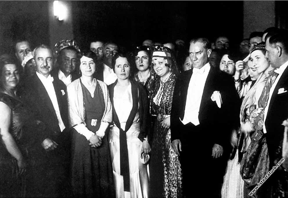 Mustafa Kemal Atatürk Cumhuriyet Balosu'nda, Ankar...
