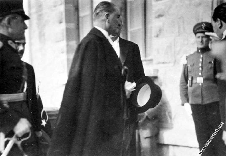 Mustafa Kemal Atatürk Çankaya Köşkü’nde. (16.06.19...