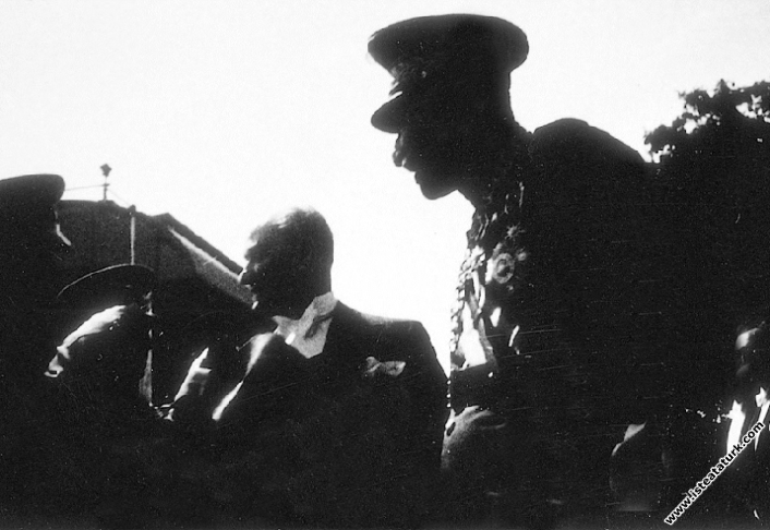 Mustafa Kemal Atatürk İran Şahı Pehlevi ile birlikte, Ankara. (16.06.1934)