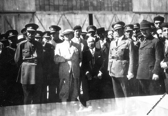 Mustafa Kemal Atatürk ve İran Şahı Rıza Pehlevi Es...