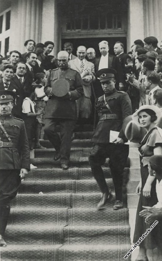 Mustafa Kemal Atatürk İran Şahı Pehlevi ile Bornov...