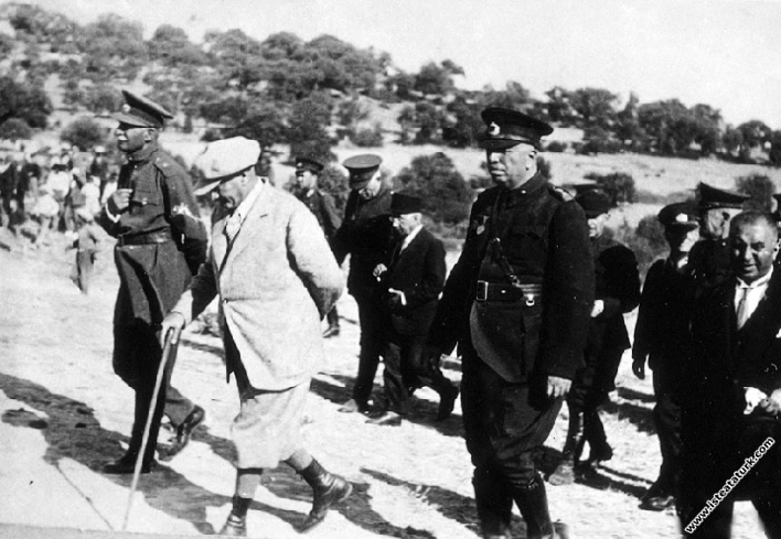 Mustafa Kemal Atatürk, Seydiköy'deki askeri manevr...