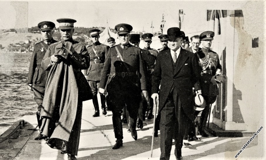 Mustafa Kemal Atatürk İran Şah'ı Pehlevi ile İstan...