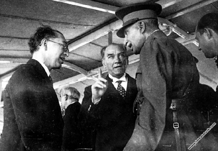 Mustafa Kemal Atatürk Kınalıada Vapuru'nda Şah Rız...
