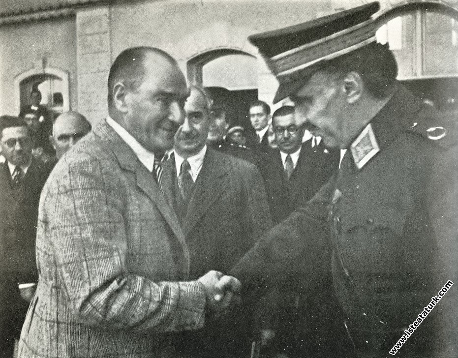 Mustafa Kemal Atatürk Ankara İstasyonu'nda Mareşal...