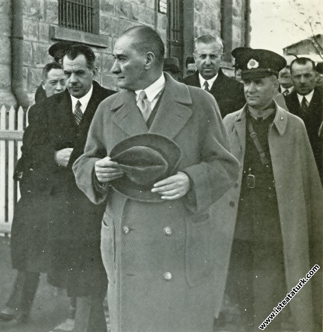 Mustafa Kemal Atatürk İstanbul dönüşü Ankara İstasyonu'nda. (11.03.1936)