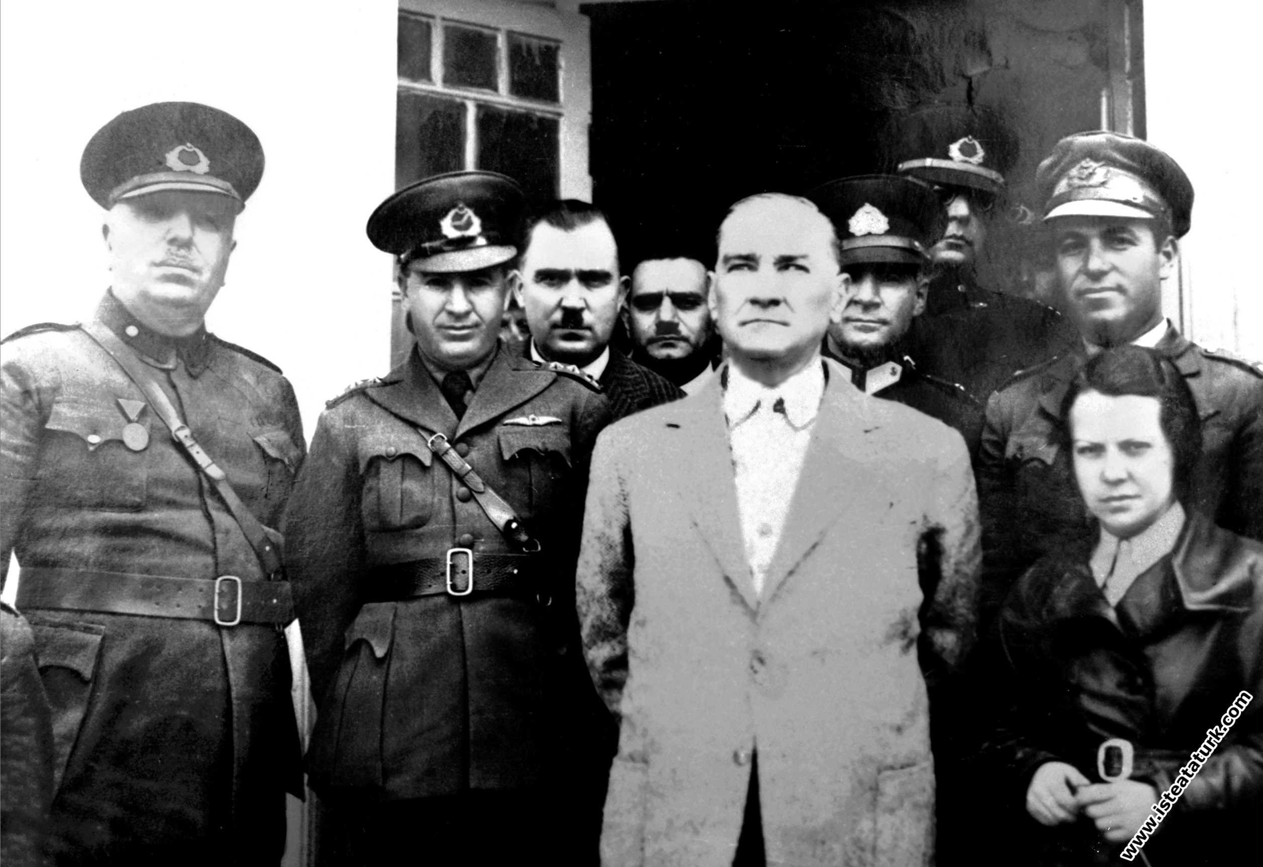 Mustafa Kemal Atatürk'ün Eskişehir Hava Okulu'nu z...