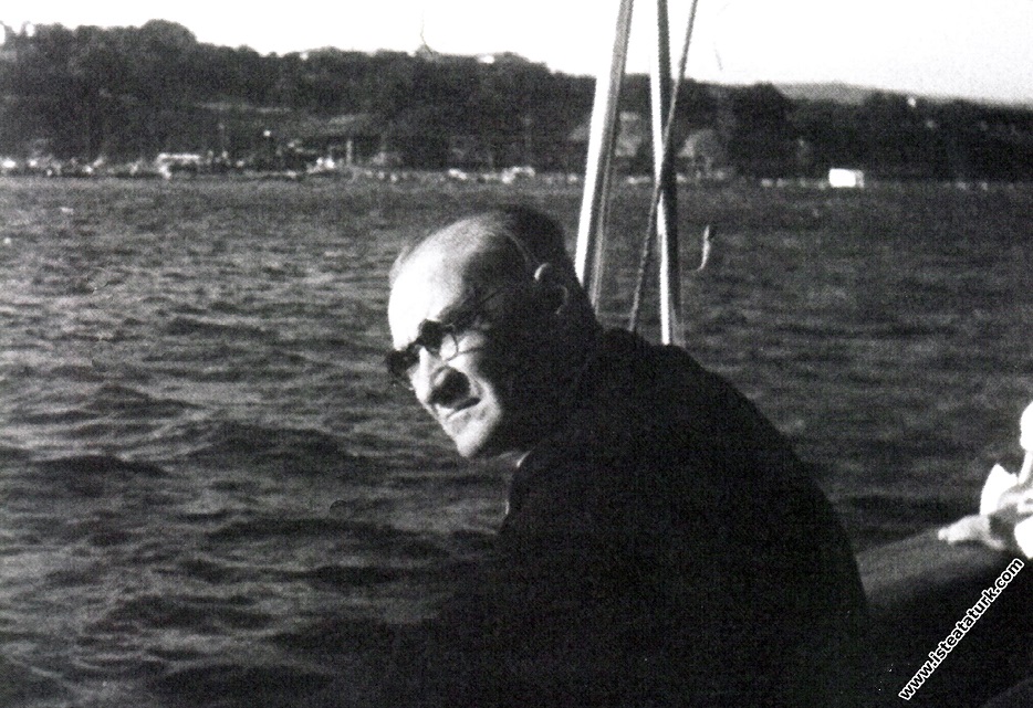 Mustafa Kemal Atatürk Ege Vapuru'nda, İstanbul. (0...