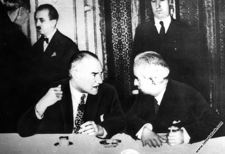 Mustafa Kemal Atatürk III. Türk Dili Kurultayı'nda...
