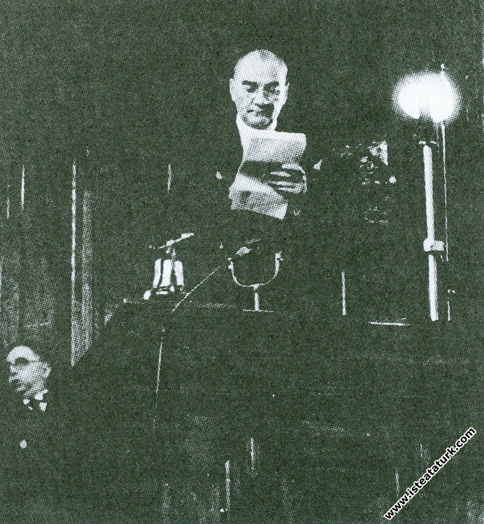 Mustafa Kemal Atatürk TBMM'nin açılış konuşmasını ...