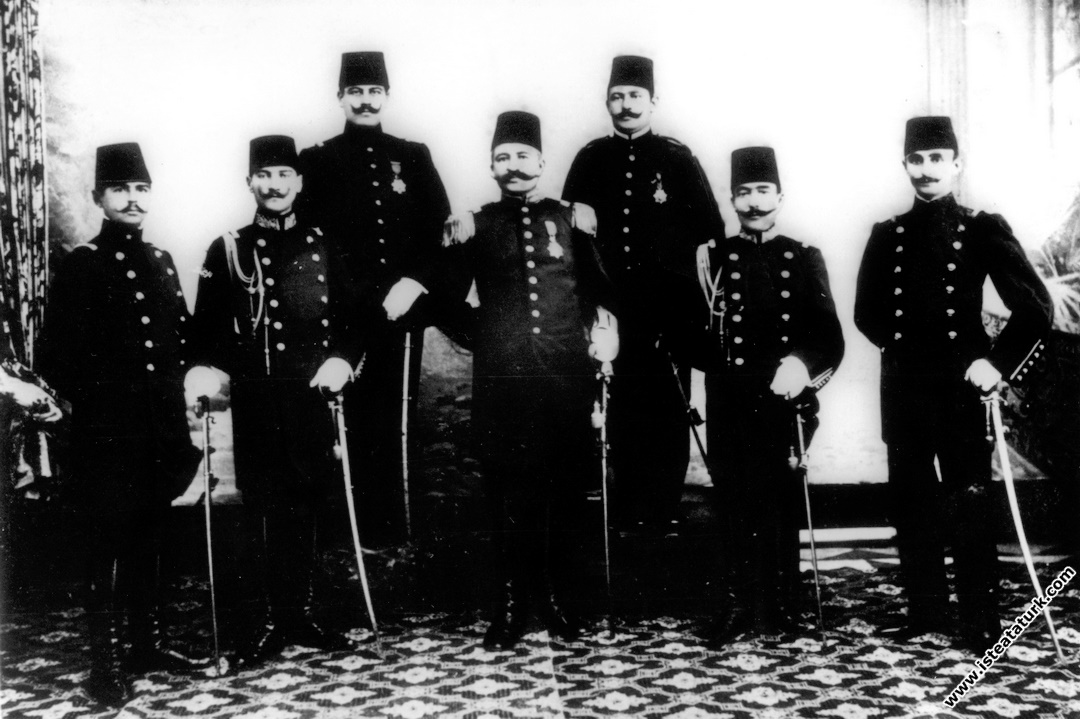 Mustafa Kemal'e Kolağası (Yüzbaşı) rütbesi verildi...