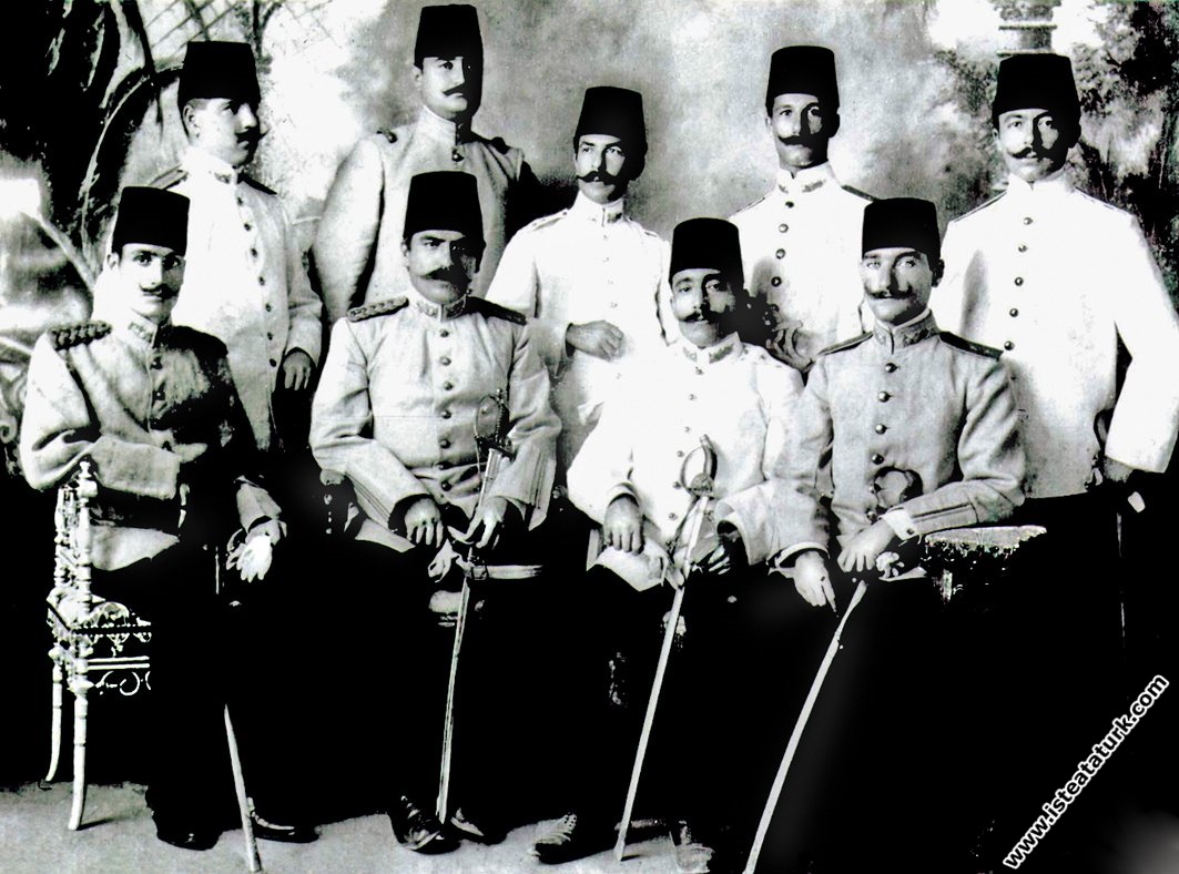 Mustafa Kemal, Halil ve Müfit Beylerle Beyrut'ta. ...