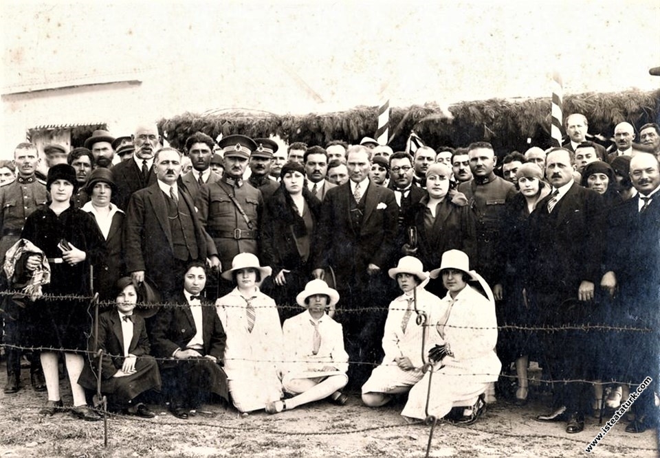 During a visit to Çolak İbrahim Bey's sawmill in Bozüyük, Bilecik. (20.05.1926)