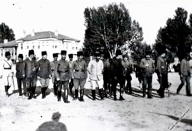Başkomutan Mustafa Kemal'in, Akşehir karargaha gel...