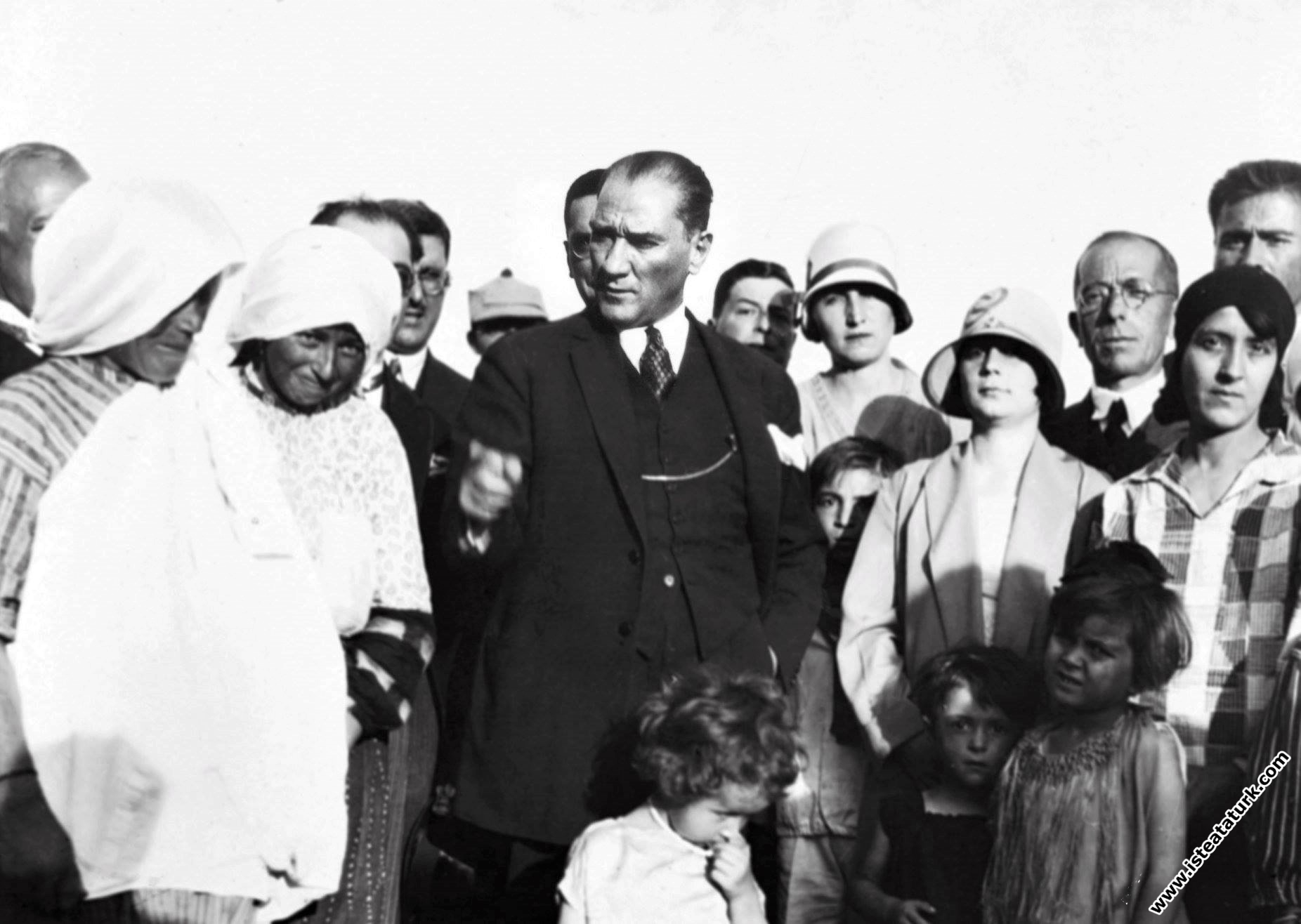 Mustafa Kemal Atatürk Trabzon köylerinde oralı bir...