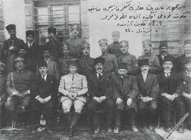 Doğu Gezisinde Mustafa Kemal ilk büyük kongreyi to...