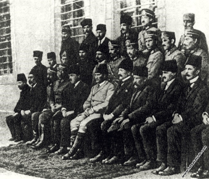 Mustafa Kemal Paşa, ilk büyük kongreyi  topladığı ...