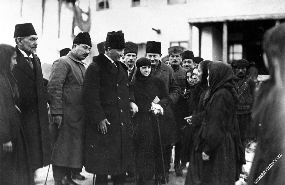 Gazi Mustafa Kemal Paşa ve eşi Latife Hanım Konya'...