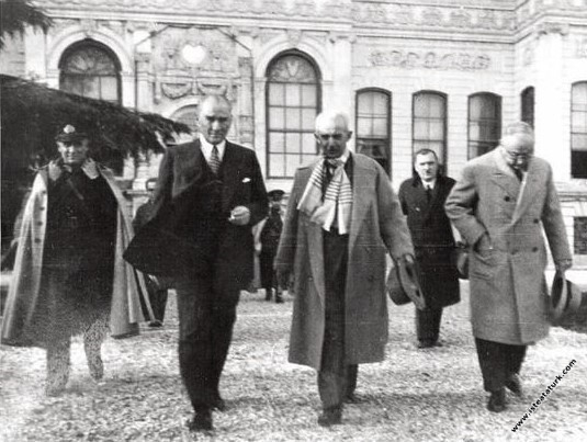 Atatürk İsmet İnönü ile birlikte. (1937)...
