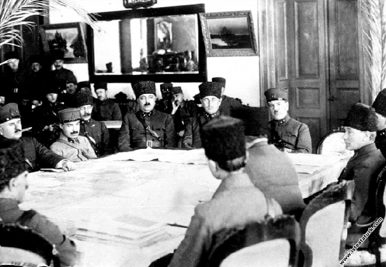 İzmir Ordu Evi'nde Kurtuluş Savaşı komutanlarıyla ...