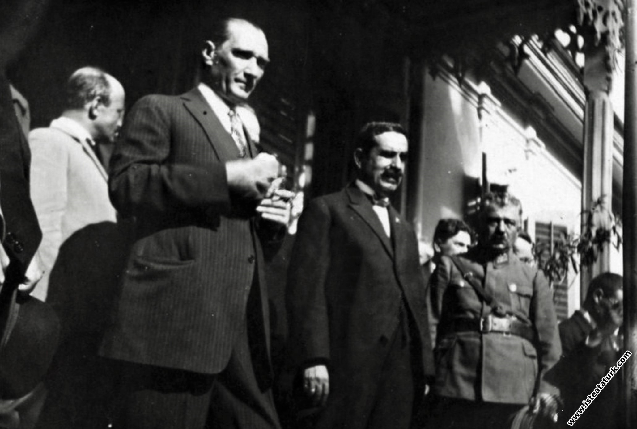 Mustafa Kemal Atatürk,  Bursa'da Hünkar Köşkü'nde ...