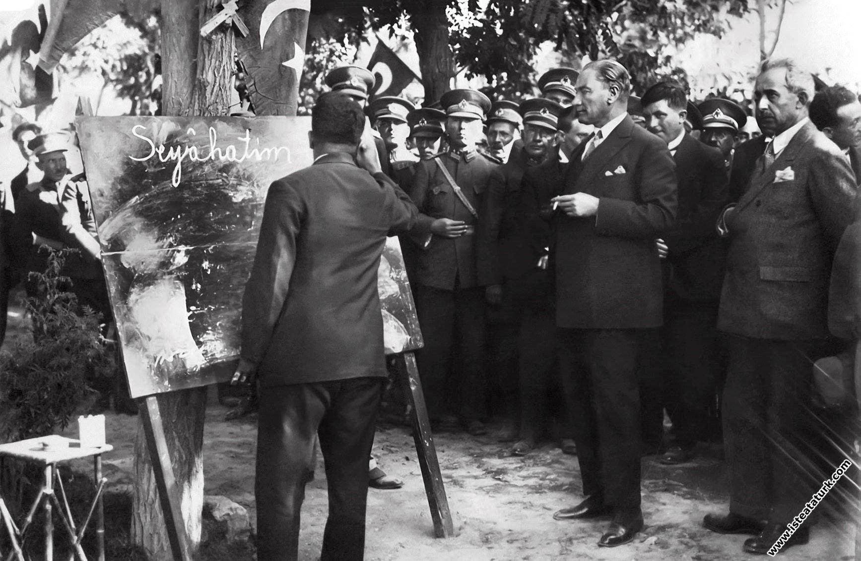 Mustafa Kemal Atatürk Kayseri'de kara tahta başınd...