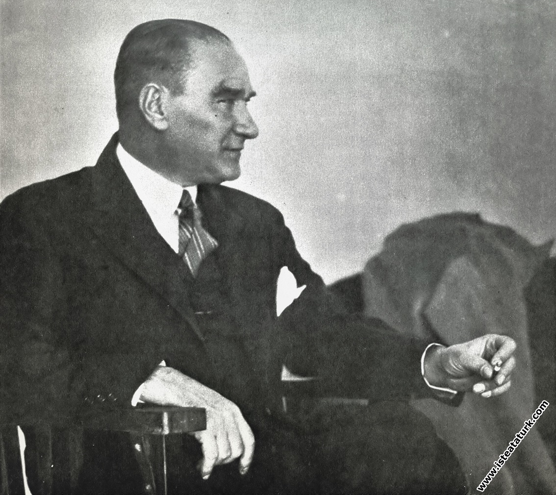 Mustafa Kemal Atatürk Ege Vapuru'nda istirahat ede...