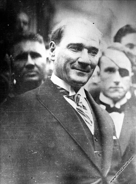 Mustafa Kemal Atatürk Alman Mimar Gross ile birlik...